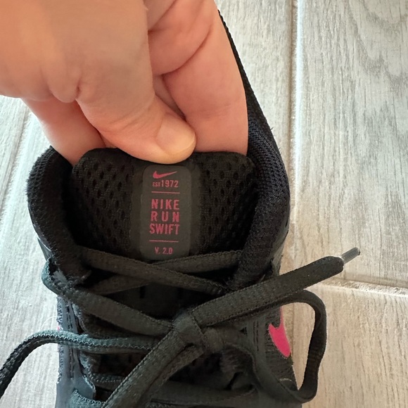 Nike Black and Red Athletic Shoes - Picture 4 of 6